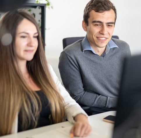 Testerzy sprawdzają wdrożenie nowej zmiany