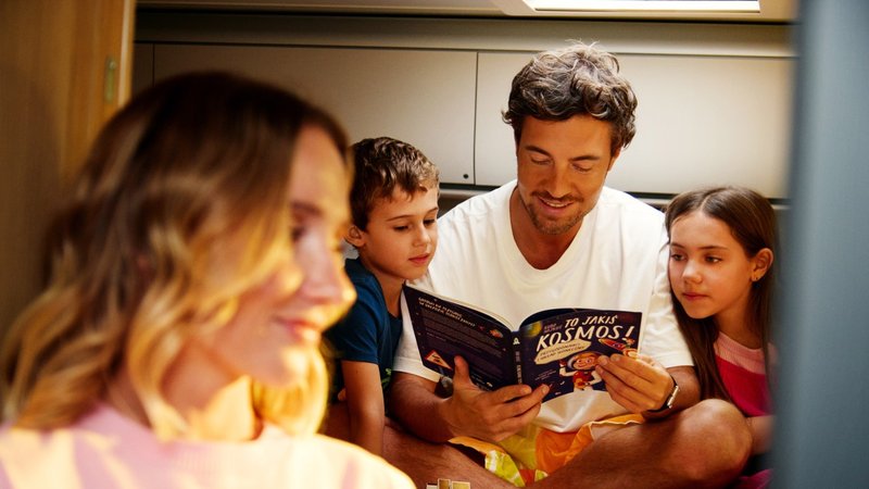 kobieta z córką korzystające z promocji podwójne wsparcie z ERGO 4