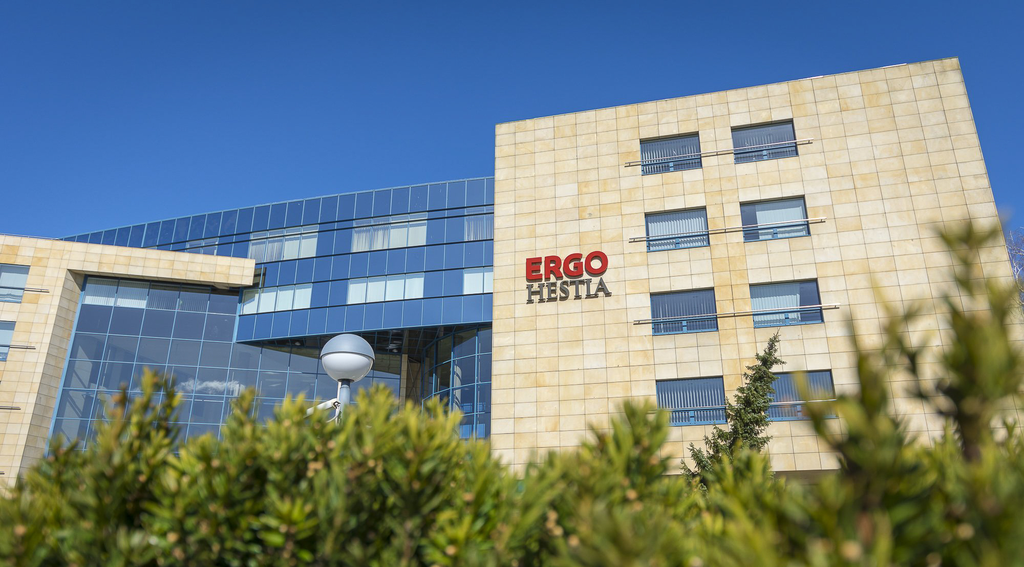 Budynek ERGO Hestia - centrala - nowe logo