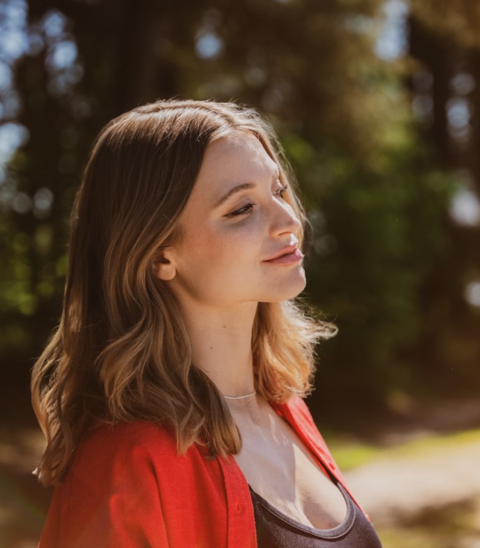 kobieta przy samochodzie