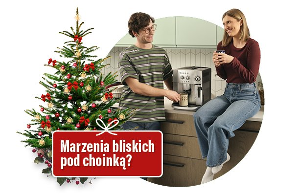 Para w kuchni przy ekspresie do kawy, obok udekorowana choinka i napis: Marzenia bliskich pod choinką?