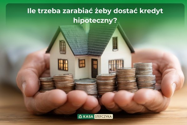 Dom trzymany w dłoniach i stosy monet – symbol finansowania zakupu nieruchomości.Blog