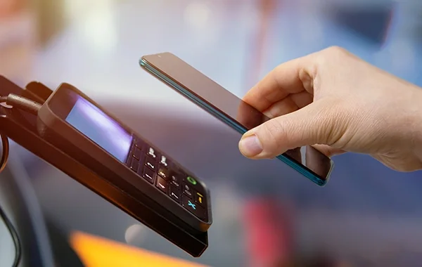 Płatność telefonem przez terminal płatniczy. Blog.