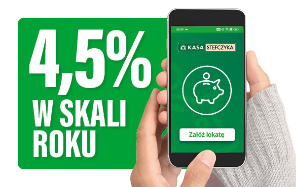 Kobieta trzyma w dłoniach telefon z włączoną Lokatą Mobilną na nowe środki w aplikacji Kasy Stefczyka.