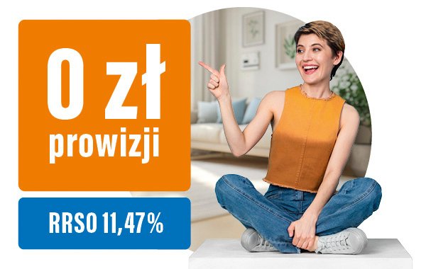 Kobieta siedzi po turecku w pokoju i wskazuje na napis - 0 zł prowizji. Pożyczka FIT.