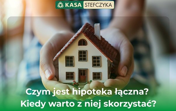 Dłonie trzymają model domu, obok napis: Czym jest hipoteka łączna? Kiedy warto z niej skorzystać? Blog.